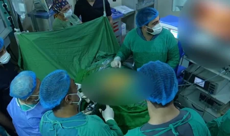 В Баку пациентке с гипертоническими кризами удалили образование надпочечника без открытой операции