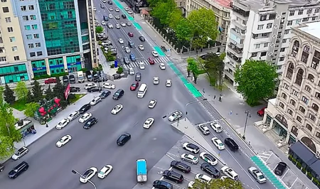 В Баку с завтрашнего дня изменится направление движения транспорта на одной из улиц