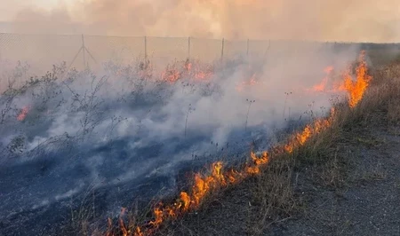 В Джебраильском районе начался пожар на открытой местности