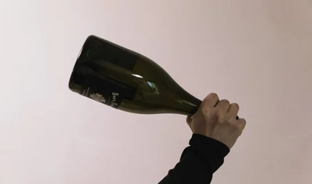 Ночной конфликт в Хырдалане: женщина оглушила сожителя бутылкой