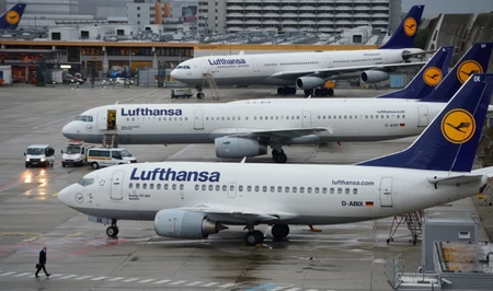 В Германии бастуют около 20 тысяч бортпроводников Lufthansa, отменены более 500 рейсов