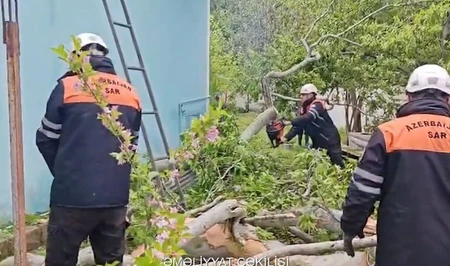 МЧС продолжает устранять последствия непогоды в Азербайджане