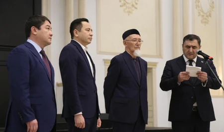Церемония в память о жертвах крушения самолета AZAL состоялась в Казахстане
