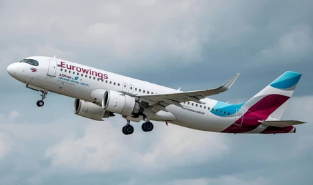 В самолет Eurowings попала молния, рейс прерван