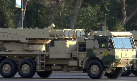 Азербайджан представил новый высокоточный ракетный комплекс Predator Hawk на параде в Баку