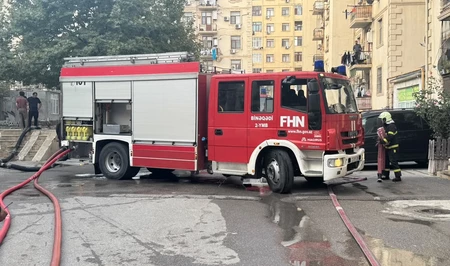 На территории жилого комплекса в Хырдалане вспыхнул пожар