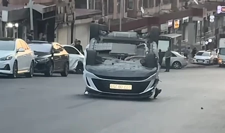 В Баку автомобиль перевернулся после потери управления