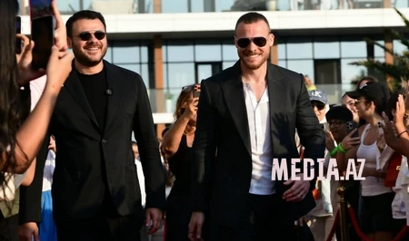 Керем Бюрсин получил именную звезду на Sea Breeze Walk of Fame
