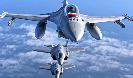 Польша подняла в воздух военные истребители из-за предполагаемой активности России в Украине
