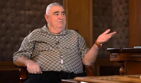 Владельцы квартир жалуются на Исфандияра Ахундова: документы не выдаются годами