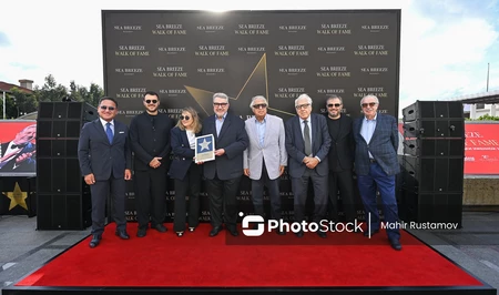 В Баку открыли звезду Юлия Гусмана на Sea Breeze Walk of Fame