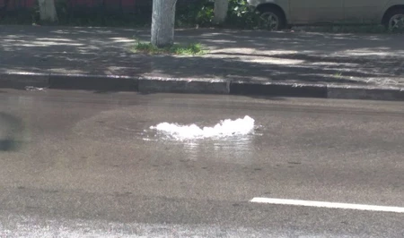 Разрыв трубы оставил улицу в Баку под водой