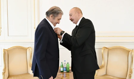 Президент Ильхам Алиев вручил Фархаду Халилову орден «Истиглал»