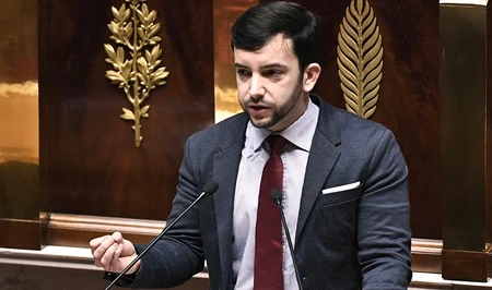 Французский депутат заявил о полной ответственности Макрона за распространение идеологий ненависти