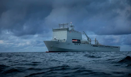 Британия направляет корабли и сотни моряков в Ормузский пролив для разминирования