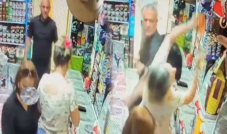 В Баку в магазине мужчина напал на женщину: подозреваемый задержан