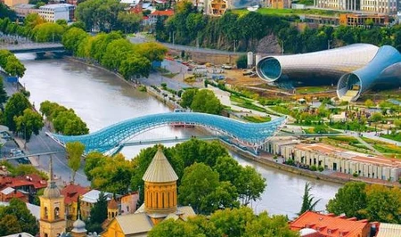 Азербайджанцы вошли в число самых прибыльных туристов для Грузии