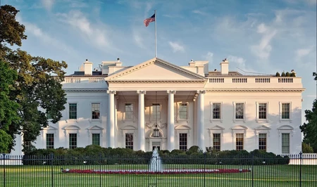 Белый дом восстановил доступ журналистам CNN, MS NOW и Politico