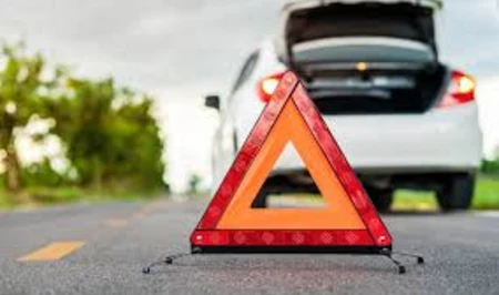 Водитель BYD нарушил требование дорожного знака и столкнулся с Hyundai в Баку