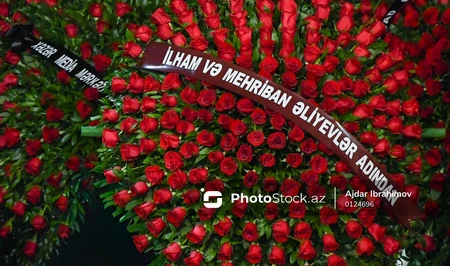 Ильхам Алиев и Мехрибан Алиева отправили венок на церемонию прощания с Джабиром Имановым