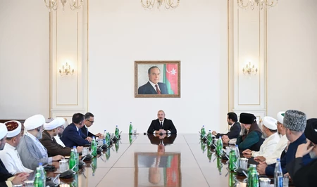 Президент Ильхам Алиев принял генсека ОТГ и участников посвященной Яхье Бакуви конференции