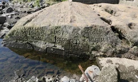 В Германии на Эльбе засуха обнажила «камни голода»