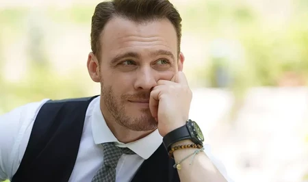 Звезда турецких сериалов Керем Бюрсин приехал в Баку и показал город своим подписчикам