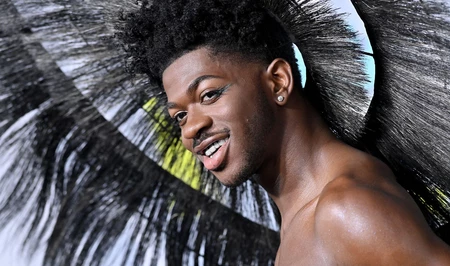 Рэпера Lil Nas X арестовали за прогулку в нижнем белье и ковбойских сапогах