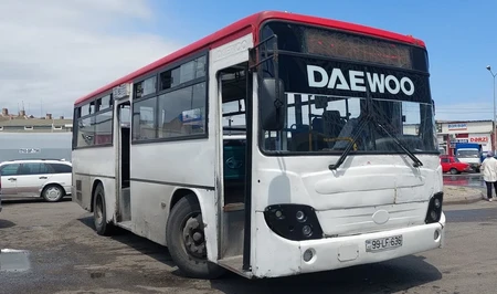 В Баку пассажиры жалуются на старые автобусы и сбои в движении транспорта