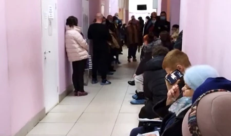 Очереди в медучреждениях все еще остаются проблемой: когда заработает онлайн-запись по всей стране?