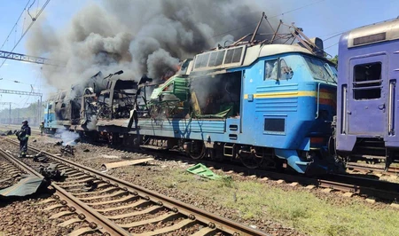 Российские беспилотники поразили локомотив и пассажирский состав в Запорожской области Украины
