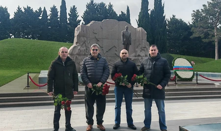 Михаил Лабковский посетил могилу Гейдара Алиева