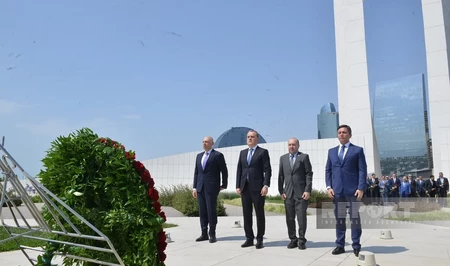 Коллектив МИД Азербайджана посетил парк Победы
