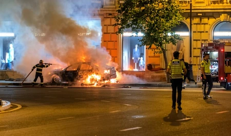 В Баку сгорел легковой автомобиль