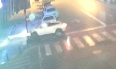 Пьяный водитель снес светофор и получил 2 месяца ареста в Баку