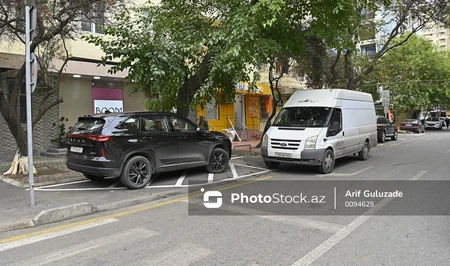 Тротуары в Баку превращаются в платные парковки?