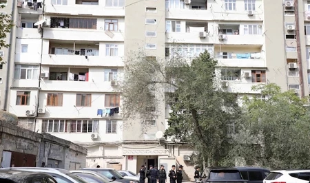 В Баку пожилая женщина зарезала сына