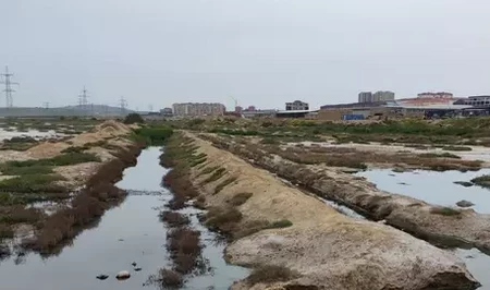 На Масазырском шоссе сточные воды сливают в соленое озеро