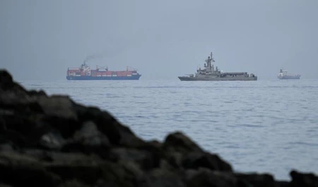 Трафик судов через Ормузский пролив резко сократился на фоне эскалации между США и Ираном
