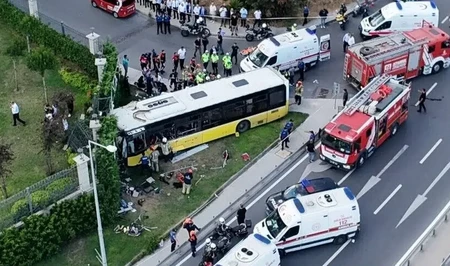 В Стамбуле автобус попал в ДТП, есть погибший и пострадавшие