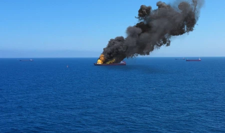 КСИР нанес удар по нефтяному танкеру под флагом Того в Ормузском проливе