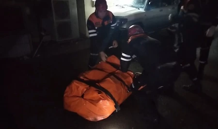 Нанес себе травы и намеревался сброситься с шестого этажа: попытка самоубийства в Хырдалане