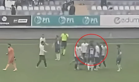 В матче Второй лиги в Баку произошла массовая драка между футболистами