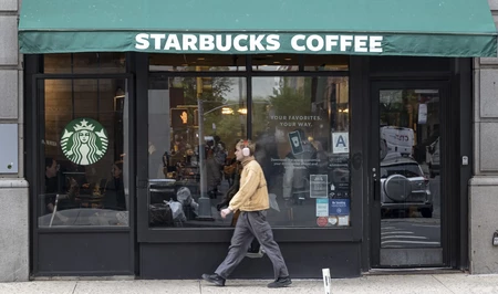 Житель Калифорнии отсудил у Starbucks $50 млн из-за ожогов от чая