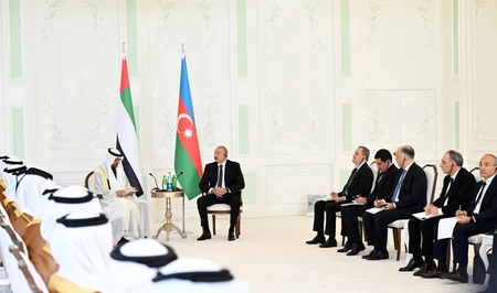 Состоялась встреча президентов Азербайджана и ОАЭ в расширенном составе, проведен обмен документами