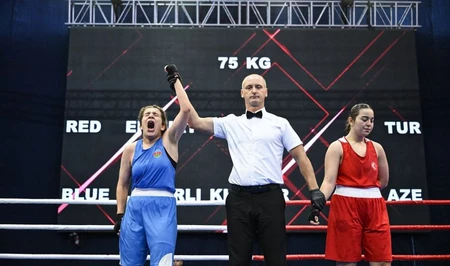 Азербайджанская спортсменка завоевала «золото» на чемпионате Европы по боксу среди юниоров