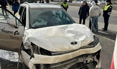 Трагический инцидент в Казани: такси протаранило автобус с пассажирами