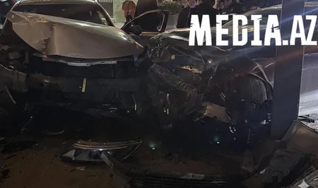 Серьёзное ДТП в центре Баку: Mercedes и Kia столкнулись на перекрёстке