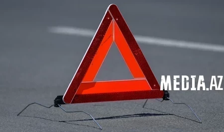 Пять человек пострадали при опрокидывании Mercedes в Гедабеке