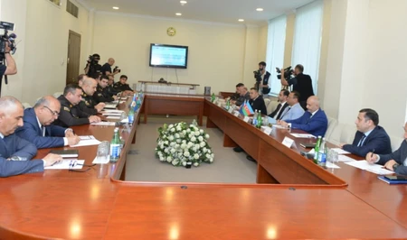 МЧС Азербайджана провело круглый стол по безопасности в градостроительстве в преддверии WUF13